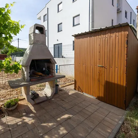 3 Bedroom Stunning In Lägenhet Poljica (Trogir)