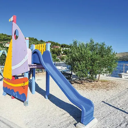 3 Bedroom Stunning In Lägenhet Poljica (Trogir)